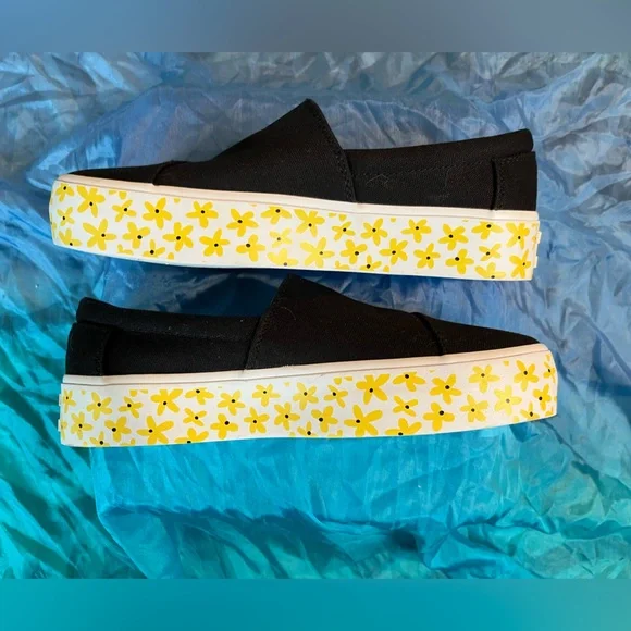 Toms Fenix Platform black with yellow floral platform 8.5 NWT - Picture 8 of 11